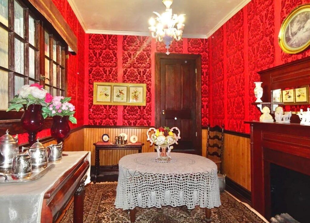 A room inside the Old Homestead Museum 